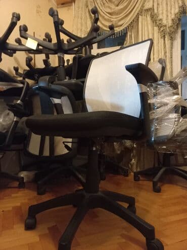 stul üzlükleri: Ofis Kresloları 13 ədəddir. İdeal Vəziyyətdədir.Yenidir — 2
