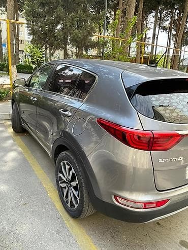 Kia Sportage: 1.7 l | 2017 il Krossover