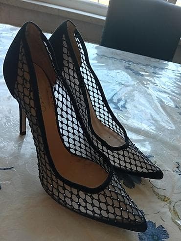 Brend: Poletto Model: Zərif stiletto Ölkə: Italy Ölçü: 37 Təsvir: - — 3