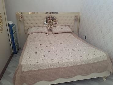 Ev və bağ: 2433 //& Lamie Taxt 2 tumbasiyla satilir 350 azn Taxt bazalidi — 1
