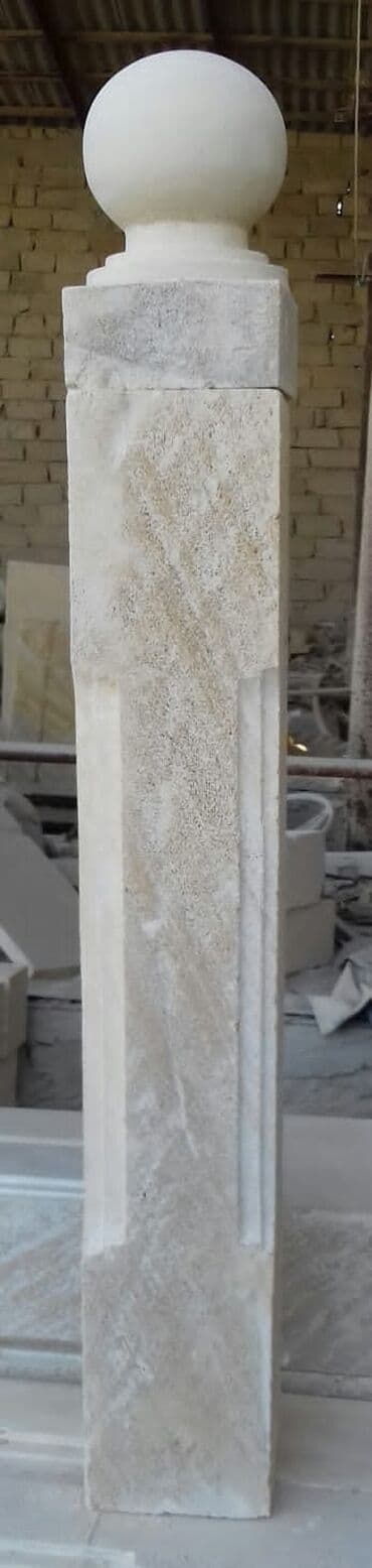балясины из камня: Ağ rəngli, müxtəlif formalı və ölçülü dəmir-beton sütunlar. Bu — 47