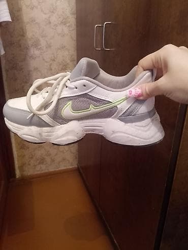 Çəkmələr: Ağ‑boz rəng çalarlarında idman ayaqqabısı. - Üst hissə: ağ süni dəri — 5