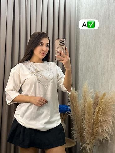qadin koynek modelleri: Qadın T-shirt kolleksiyası - Modellər: - Qara oversize T-shirt – ön — 4