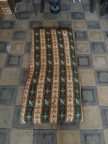 Böyüklər üçün Yun Döşək, Ünvandan götürmə