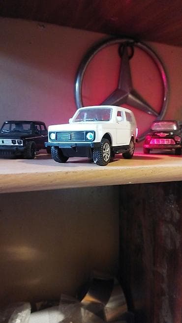 Məşq üçün model avtomobil – ağ rəngdə Lada Niva (miqyas təqribən lalafo.az -da Məşq üçün model avtomobil – ağ rəngdə Lada Niva (miqyas təqribən