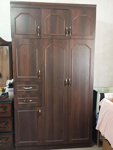 ucuz paltar dolabi: Qapalı dolab – tünd qoz rəngli, çoxbölməli - Material: laminat/MDFlam — 2