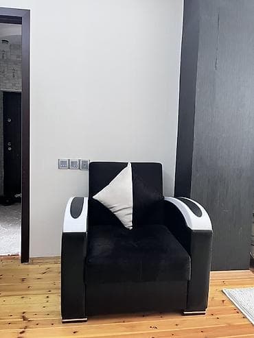 balaca divan: Qara rəngli yumşaq mebel dəsti - Tərkib: 1 ədəd 3 nəfərlik divan + 2 — 3