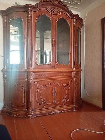 şuşə dolab: Klassik üslubda iri vitrin-bufet - Material: massiv ağac və MDF — 3