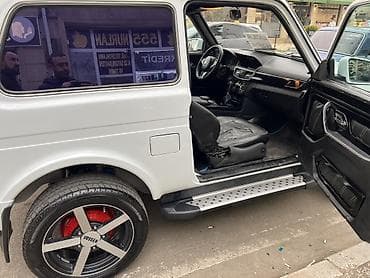 mersedes maşin: Lada Niva 3 qapı, ağ rəngli, kuzov kiti ilə yenilənmiş şəhər/ofroad — 8
