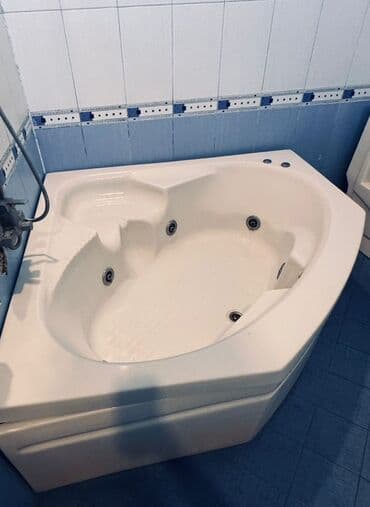 Dekorativ divar panelləri: Hidromasajlı künc vanna - Forması: üçbucaq/künc tipli, geniş daxili lalafo.az -da — 1 Dekorativ divar panelləri: Hidromasajlı künc vanna - Forması: üçbucaq/künc tipli, geniş daxili — 1