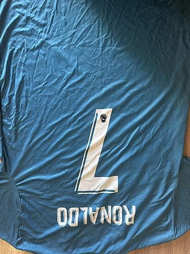 форма футбольная: Futbol forması cızığı cırığı yoxdur səliqəli işlədilib m razmer — 2