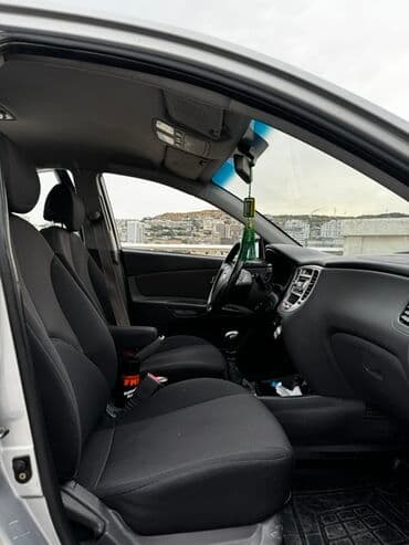 машина под выкуп бишкек: Model: Kia Rio hatchback Kuzov: 5 qapılı, gümüşü rəng Yanacaq: Benzin — 20