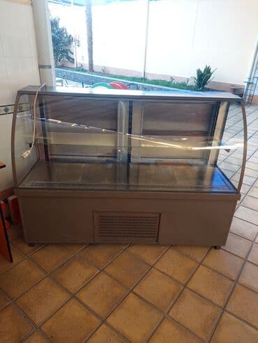 Soyuduculu vitrin – mağaza, kafe və şirniyyat evləri üçün - Ön