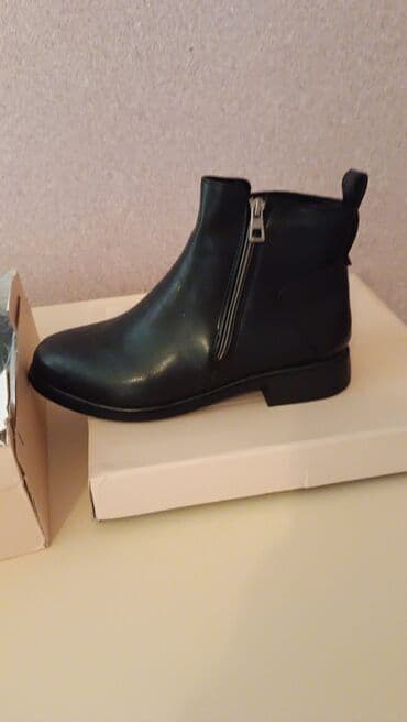 Üst geyimləri: Papaq, rəng - Qara — 2