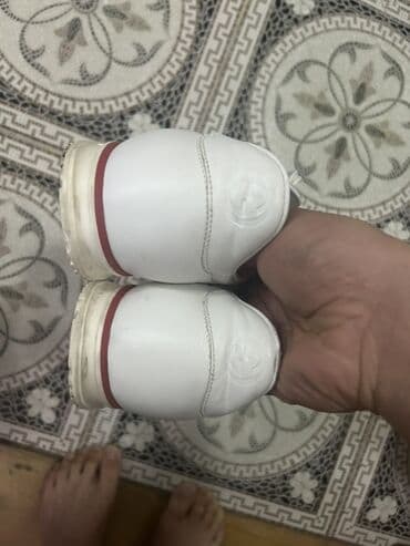 Səndəl və şəp-şüplər: Gucci kişi krossovkası – ağ dəri, monoqram GG naxışlı panellər. - — 4