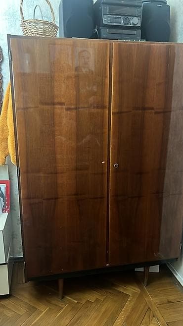 Retro mebel dəsti – palıd rəngli, cilalı taxta Tərkibi: - İki qapılı