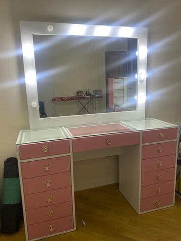 işlənmiş güzgülər: İşlənmiş, Manikür üçün masa, Güzgülü — 7