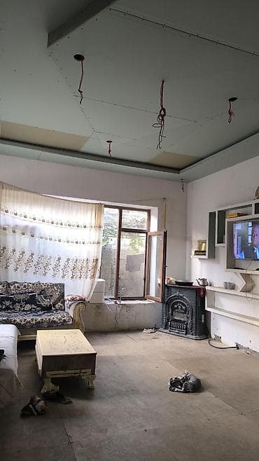 elimlerde ev: Satılır: həyəti və yarımçıq təmiri olan fərdi yaşayış evi - — 4