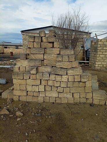 Məhəccərlər: Kubiklər Satılır Vəya Kənt Heyvanları İlə Barter Edilir — 4