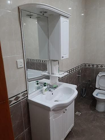 vila evler: T. Əliyev küçəsində. Mülkiyyətdə 650m² olan. 7 sotda 4mərtəbəli 8 — 10