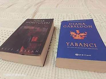 Kitablar və jurnallar: Satılır: 2 ədəd türkcə roman dəsti - Aslı Arslan – “Sokak — 1