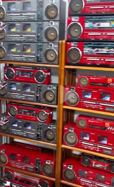 Sharp QT 90 yapon maqnitaonu radiosu işləyir FM də var kaset yeri