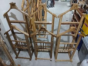 paltar aslqanı: Bu, paltarların səliqəli saxlanması üçün nəzərdə tutulmuş taxta — 9