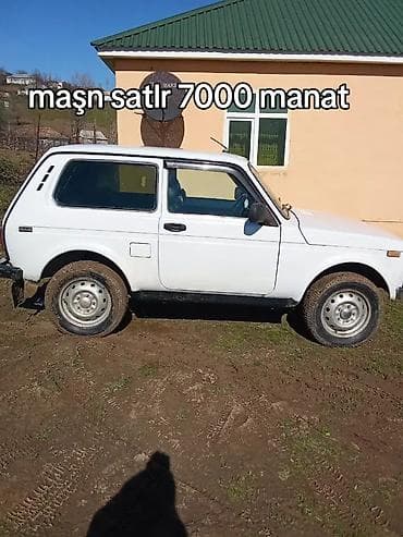 VAZ Lada Niva 4x4, ağ rəng, 3 qapılı kuzov. Əsas xüsusiyyətlər: - Tam