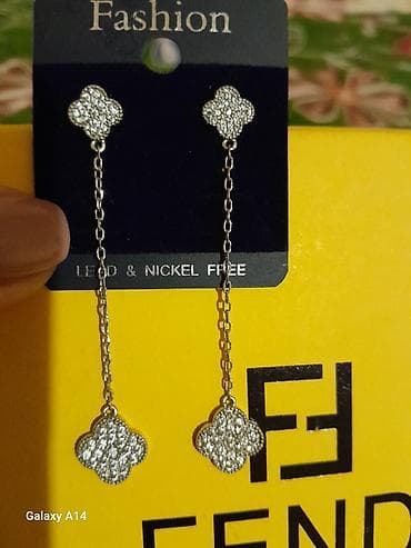 gumus sep: Zəncirli asma sırğalar – dördyarpaq (trefoil) formalı daşlı dizayn - — 1