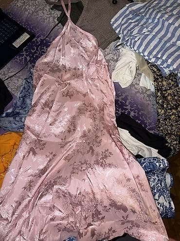 Orta uzunluq S razmer yeni ingilterede alinib
Cox gozeldi at lalafo.az Orta uzunluq S razmer yeni ingilterede alinib
Cox gozeldi