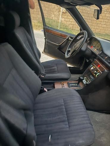 Mercedes-Benz E-Class (W124) sedan - Kuzov: metalika, 4 qapı, klassik — 10