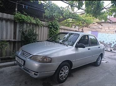 maşın satışı kredit: Kia Sephia sedan, gümüşü rəng. Kompakt ölçülü, şəhər üçün ideal 4 — 1