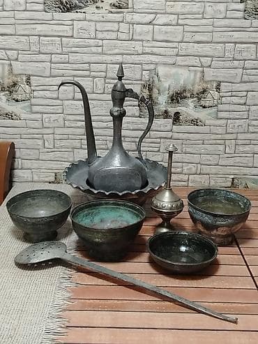 Antik metal qab-qacaq dəsti. Qiymət razılaşma yolu Tərkibi: - Uzun