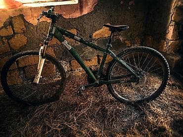 Dağ/trekvelosipedi – sərt quyruq (hardtail) konstruksiyalı. - Rəng