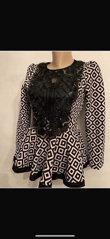 Qadın bluzu – qrafik naxışlı, dekorativ aplike detallı - Rəng/naqış