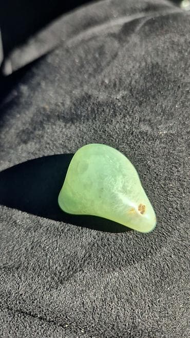 tek qas uzuk: Xrizopraz (Chrysoprase) – cilalanmış yarı‑qiymətli daş - Növ — 1