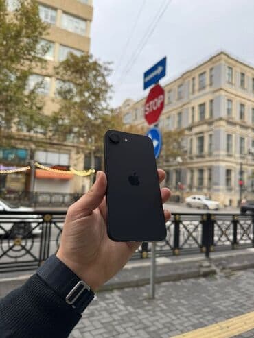 iphone 14 128 gb qiymeti: IPhone 16e, 128 GB, Qara — 1