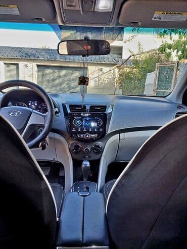 kia sportage 2006: Hyundai Accent: 1.4 l | 2016 il Sedan — 4