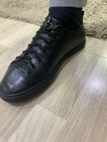 Qara rəngli kişi gündəlik ayaqqabısı - Model: Bağlı (şnurlu) low-top