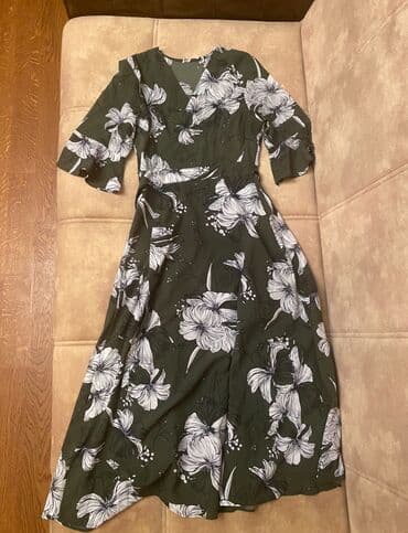 yay eynekleri: Zərif, zeytun rəngli, çiçək naxışlı don. V-şəkilli yaxası və qolları — 2