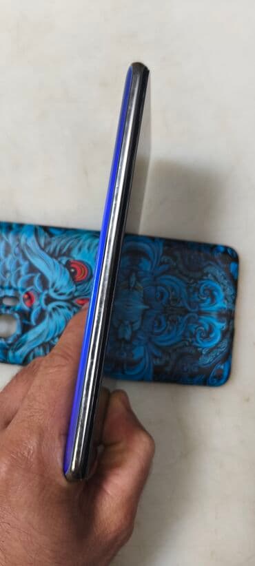 irsad iphone 11 pro max: Smartfon – ekranın ortasında deşikli ön kameraya malik, nazik — 5