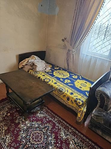 kantiner evlər: Bayilda daş bazariyla uzbeuz. Yola yaxin yerde 2 otaqli ev icareye — 10
