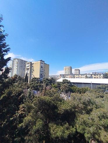 6 ci mkr da evler: Bakı, 5-ci mikrorayon, 2 otaqlı, Köhnə tikili, m. Memar Əcəmi, 40 kv. m — 9