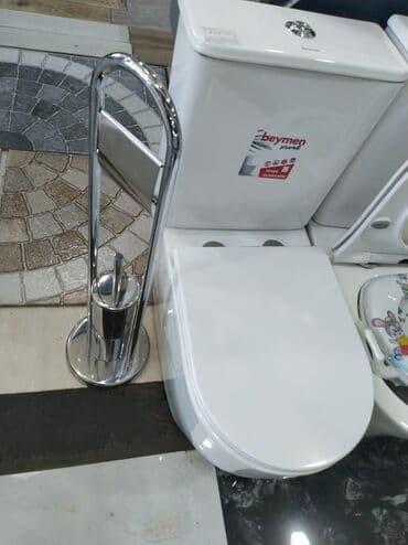 Duş başlıqları: Beymen markasına məxsus, ağ rəngdə unitaz və xrom tualet fırçası — 1