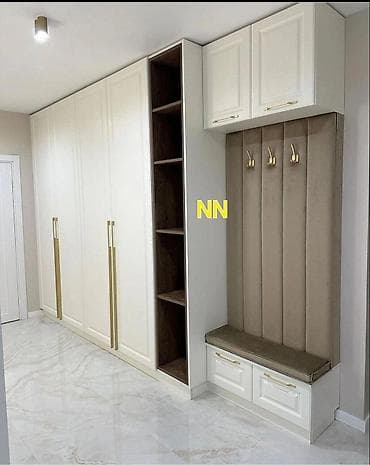 Dəhliz üçün funksional göyərti tonlarında yumşaq oturacaqlı və qızılı — 1