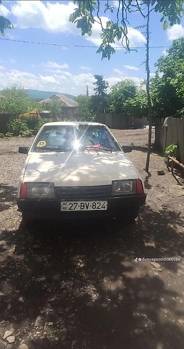 salon niva: Lada sedan (VAZ 21099 seriyası kimi) – ağ rəng, 4 qapılı kuzov — 1
