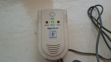 Qaz iyini alan kimi qişqirir. çox sadə toka qoşulur. Ceyran peçi