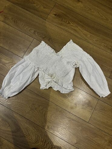 Dəstlər, kostyumlar: Ağ rəngli qadın bluzası - Üst hissəsi smock (rezinli) tekstura ilə — 1