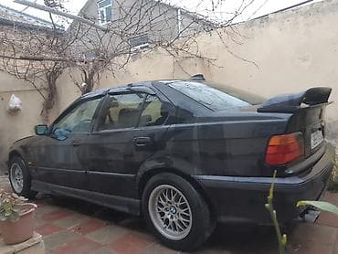 bmw 320i 1997: BMW 3 Series E36 sedan, qara rəng. - Kuzov: 4 qapı, ön və arxa aero — 5