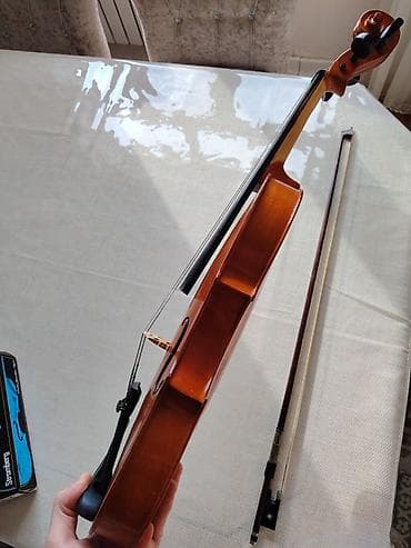 Fleytalar: Skripka dəsti Tərkib: - Tam ölçülü klassik skripka (4/4) - Yay - — 9